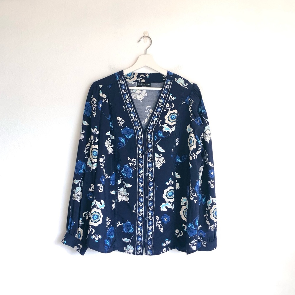 Lane Bryant Blue / White Floral Crochet Lace Button Down Blouse Top Size 16